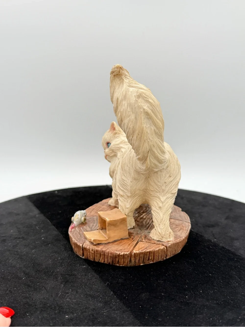 Vintage 1980s Persian Kitten Cat Figurine w Mouse Resin Shelf Decor 6.5”